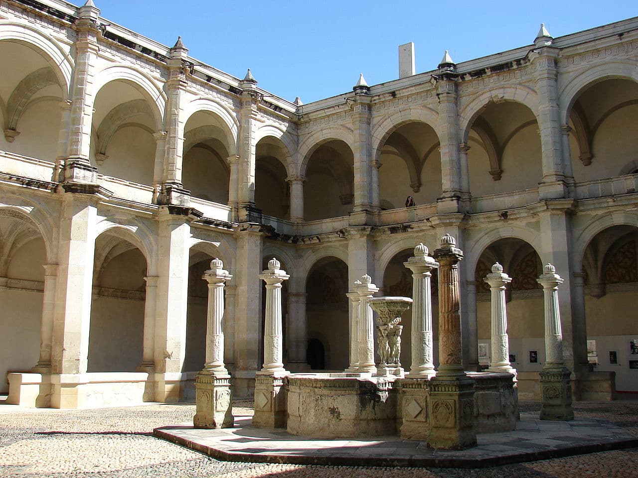 Lugares históricos emblemáticos de México: Patio principal del ex convento Santo Domingo de Guzmán