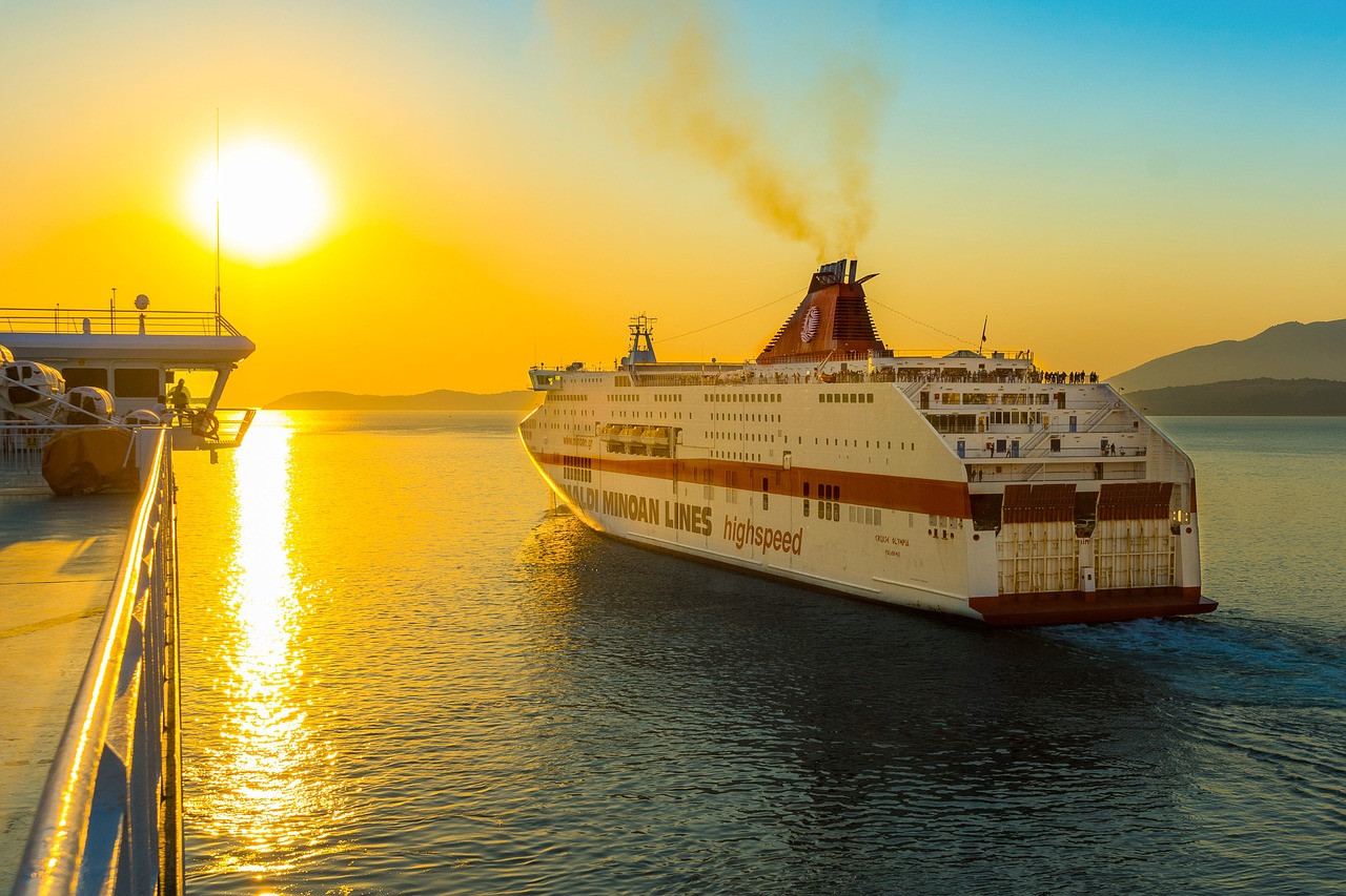 crucero al atardecer